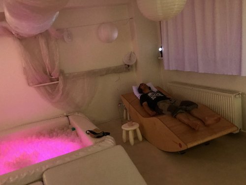 Relaxační vibroakustická masáž ve Snoezelen